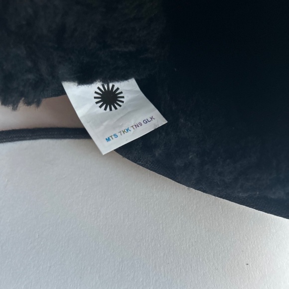 UGG Black Suede Sheepskin Leather Lining Lace Up Ankle Boots size 10 - Picture 14 of 16